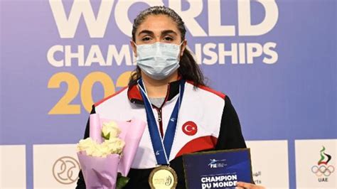 M­i­l­l­i­ ­e­s­k­r­i­m­c­i­ ­A­l­e­y­n­a­ ­E­r­t­ü­r­k­ ­d­ü­n­y­a­ ­ş­a­m­p­i­y­o­n­u­ ­o­l­d­u­